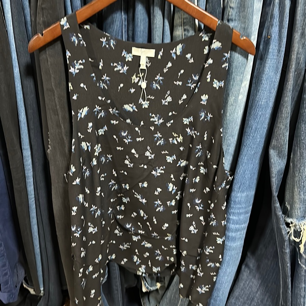 Beautiful Joie tiered tank